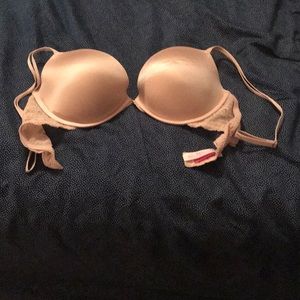Victoria’s Secret PINK t-shirt bra with lace